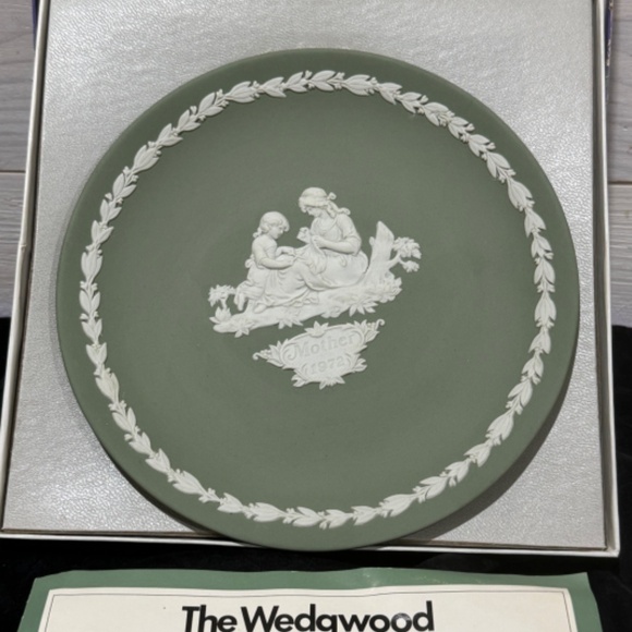 Vtg Wedgwood Jasper Sage Green Mother Plate 1972 With Pamphlet Made In England - Picture 6 of 8